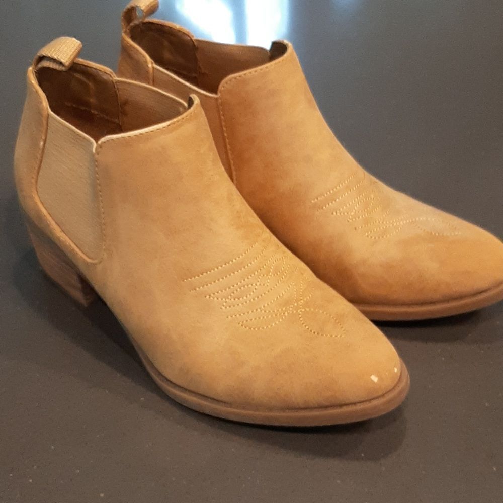 American Eagle Tan Booties
